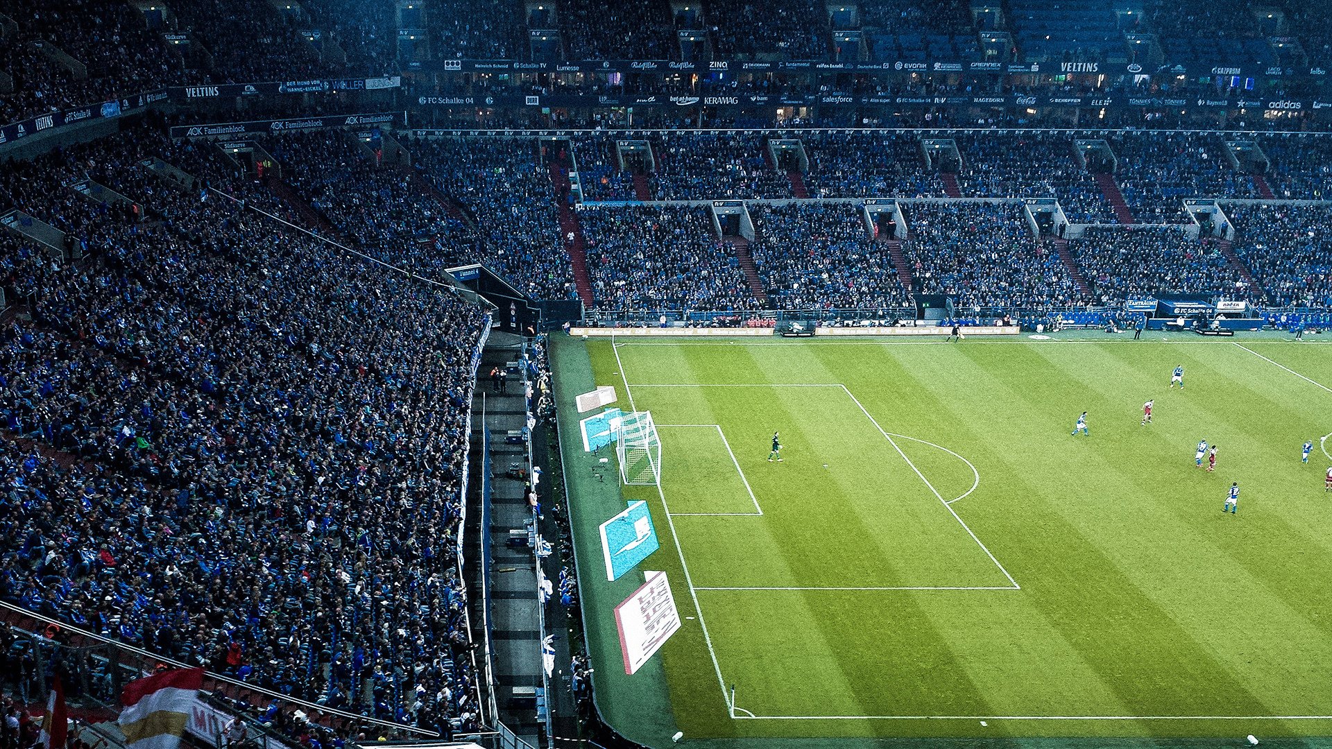 赛道上的逆袭，拉塞尔高光时刻，红牛二队鏖战迈凯伦