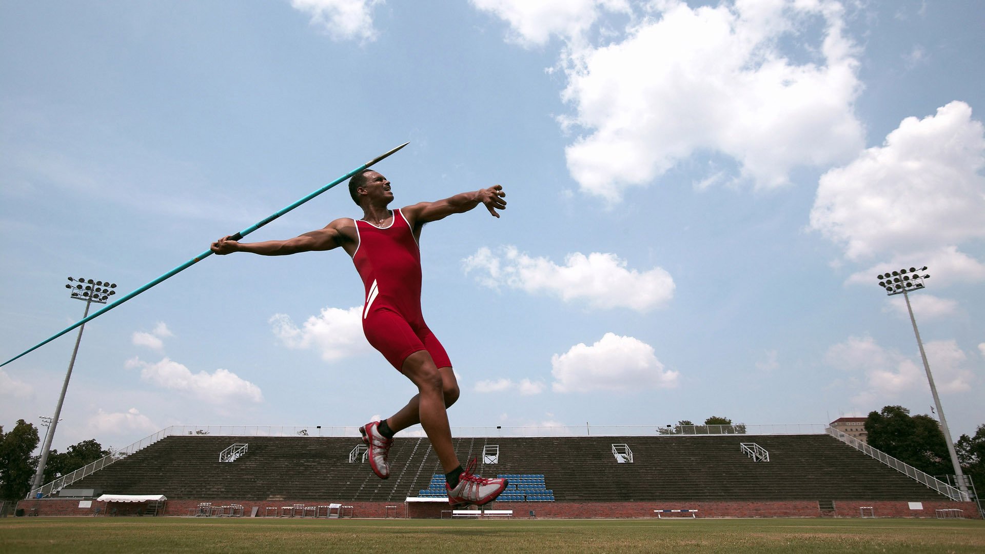 上海速度，周冠宇关键制胜，迈凯伦险胜雷诺车队背后的战术博弈